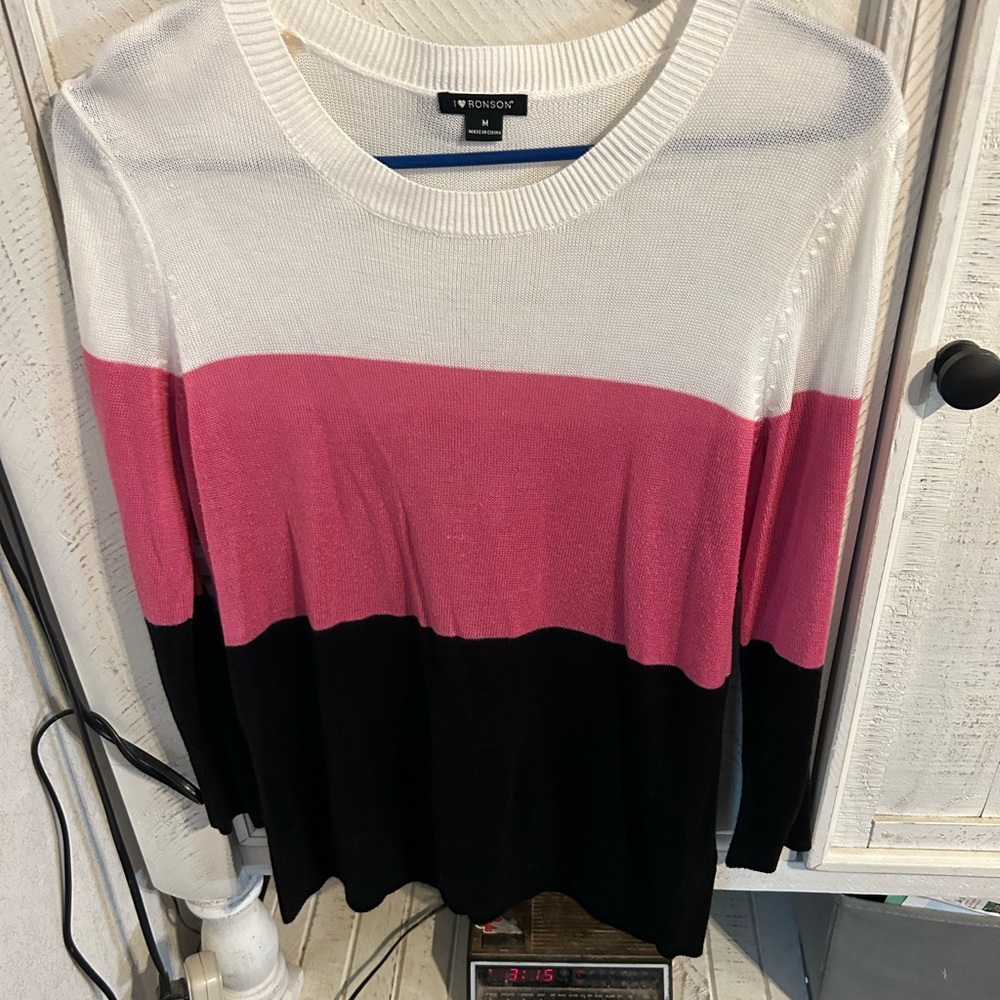 I ❤️ Ronson light weight sweater - Picture 3 of 4